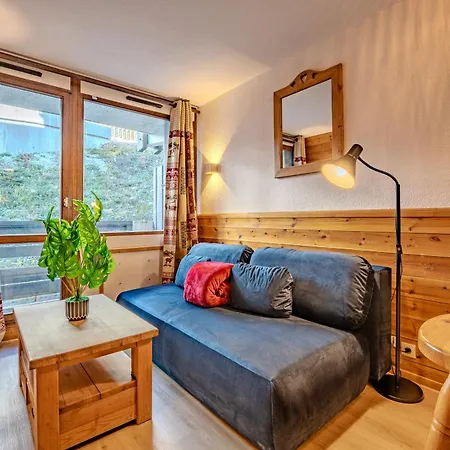 Spacious Slope Front Ski-in And Out Apartment