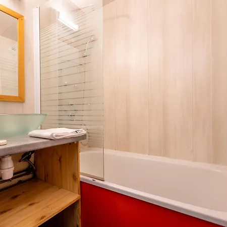 Spacious Slope Front Ski-in And Out Apartment