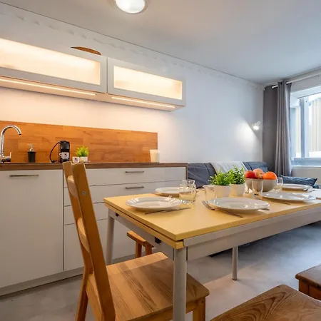 Spacious Slope Front Ski-in And Out * Val Thorens